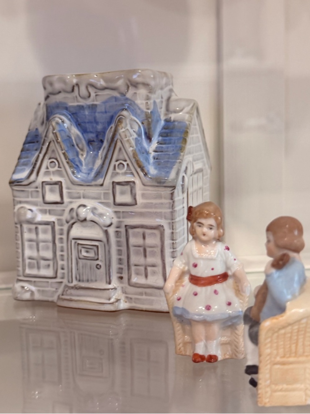 Giftco Ceramic Snowy House Vase Planter